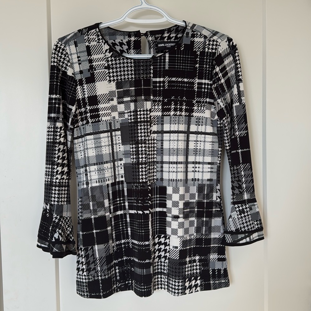 Karl Lagerfeld 3/4 sleeve top size XXS